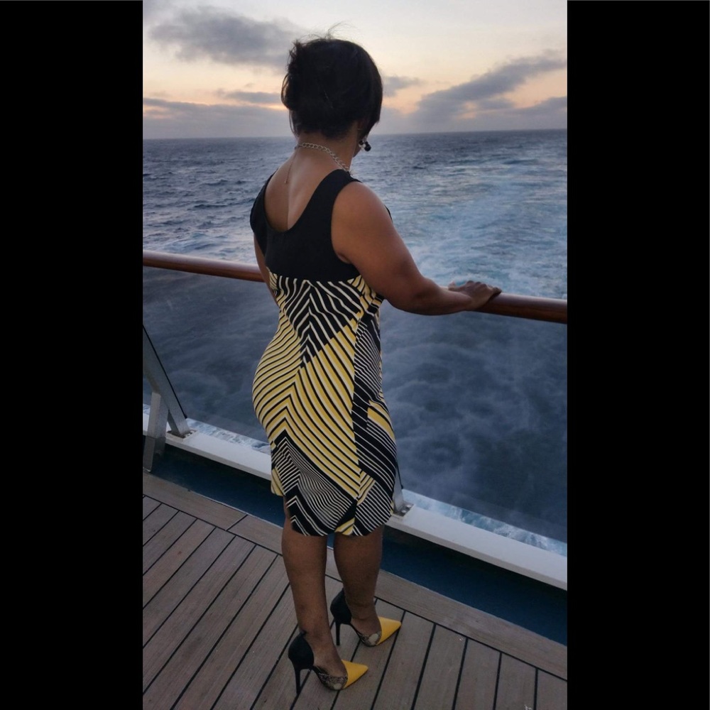 Beautiful Black & Yellow Bodycon Dress